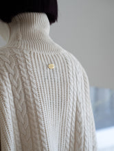 画像をギャラリービューアに読み込む, high neck knit
